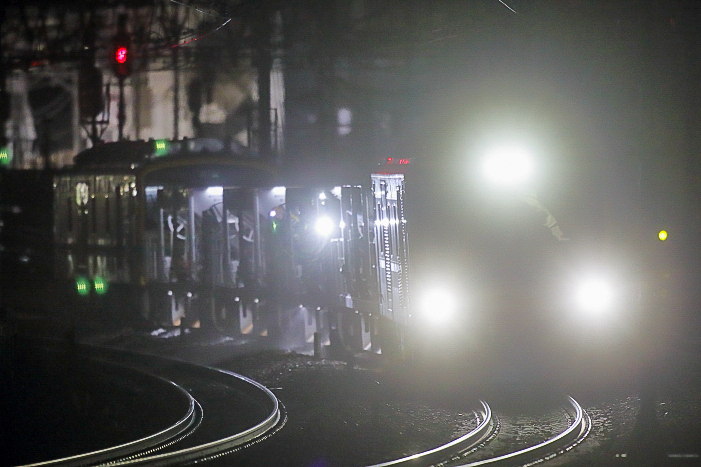 ko_nomo's tweet photo. 2026/2/20
GV-E197系　TS01
戸塚カーブでGV工臨がバラスト散布。
歩道橋は撤去されましたが、魅力的なカーブは健在でした！
https://t.co/DL3podY9Uu https://t.co/BNIwjIjU75