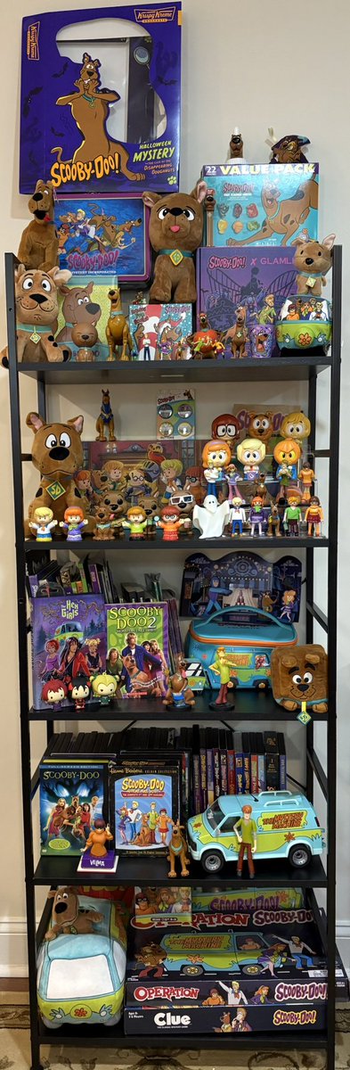 Sgprincess15's tweet image. Got a new shelf for my Scooby doo collection! Super happy with how it came out! #scoobydoo #collection #display #mysteryinc #scoobyfan