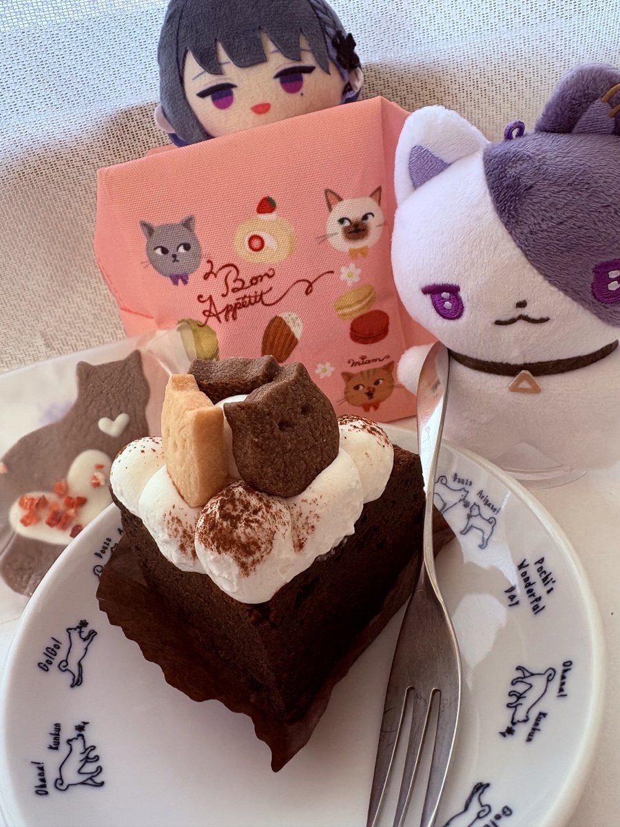 猫の日だから、猫ちゃんモチーフのお菓子を取り扱ってるケーキ屋さんで