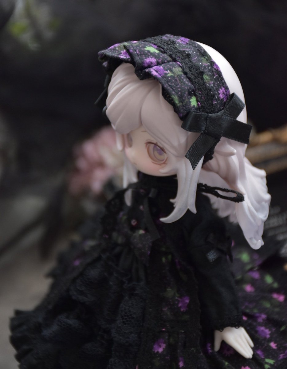 ブラック🖤ドレス
1/12～1/8ドールサイズ

人気のデザインドレスのブラックバージョンです。
