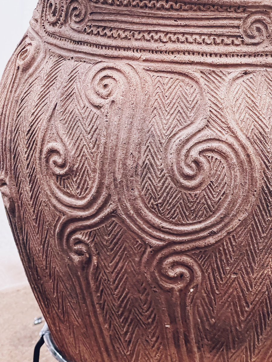 必見なのはこの唐草文土器。唐草文土器の地紋は割とおざなりなものが