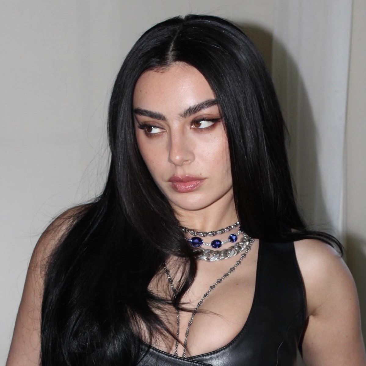 poptime's tweet image. Anitta e Pabllo Vittar levaram UNFOLLOW de Charli XCX no Instagram.