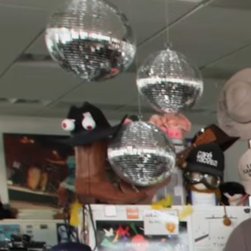 lonzoswrld's tweet photo. @StellaQuaresma_ Based off the evidence my colleagues have provided, I’m going with “to/on the dance flo”. Both options work for me honestly! It’s fun, clever, black asf, the music sounds black asf… #ItsPerfect
And if it isn’t…. Do we have time to change it? https://t.co/RmcP8UoHDc