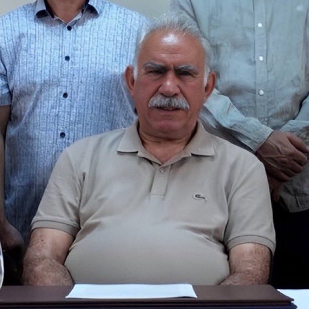 🔵 Cumhurbaşkanı Erdoğan'dan kurmaylarına talimat: 

"Vatandaşa umut hakkı olmayacağını iyi anlatın."

"Sahada umut hakkı denilince Öcalan’a af getirilecekmiş şeklinde algılanıyor. Böyle bir şey olmayacak."