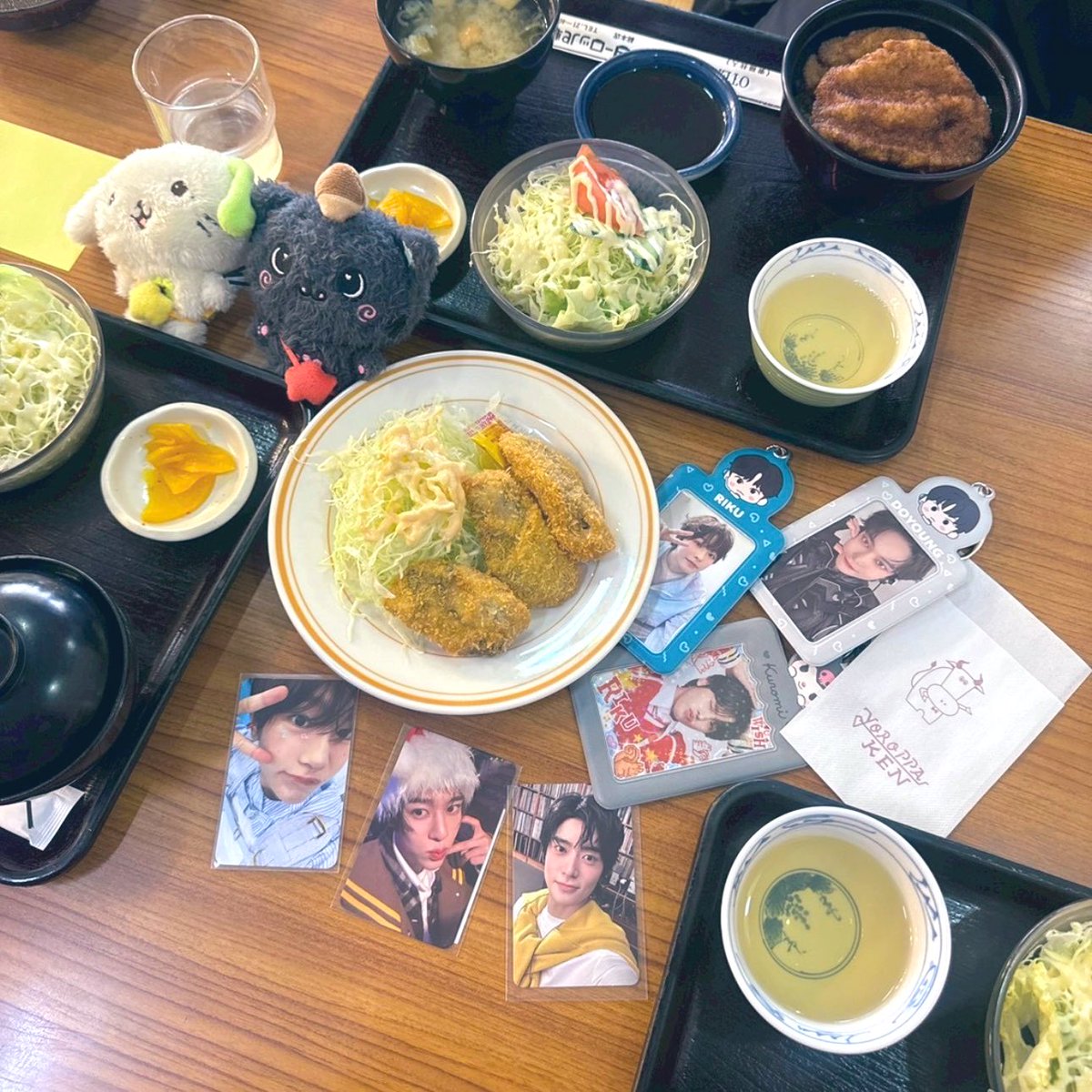 sa6_ct's tweet photo. 先日、雪が少なくなってきたタイミングでKURI TOUR🐈‍⬛
行く先々でお店の方から「NCT WISHのファンですか？」と声をかけていただけた福井旅でした🦕
海には元動画と近いタイミングで行けてよかった〜〜〜(足湯は休止中) https://t.co/hEE3ujIwnF