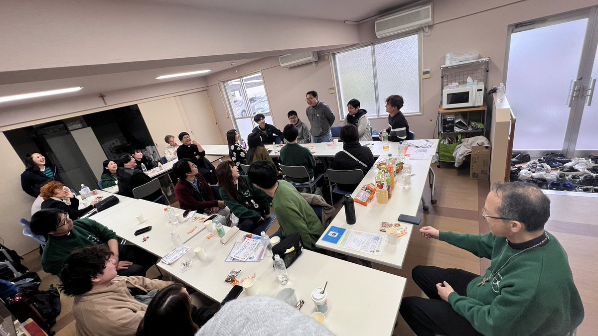 prcatholic's tweet photo. 【小教区リーダー養成プロジェクト】
・中高生がなかなか来られないよね
・中高生同士のつながりで誘えたら来やすいんじゃない？というアイデア
・「ここに来たら楽しい！」「ここでしかできない！」という体験づくりが大事だよね、という話
悩みはあるけれど、あたたかい交流の場となりました https://t.co/k3H9xsjLom
