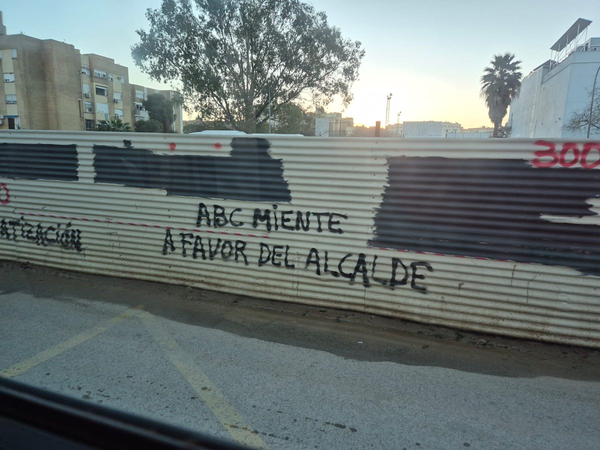 Hola <a href="/abcdesevilla/">ABC de Sevilla</a> 
Que os han descubierto los trabajadores del <a href="/Ayto_Sevilla/">Ayuntamiento de Sevilla</a> pero que así lleváis toda la vida👇👇👇