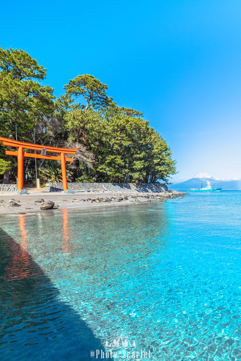 Photo_Scarlet's tweet photo. 静岡県 沼津市の海

あまりの透明感と宝石みたいにキラキラ輝く水面に感動でした https://t.co/rtmfwAd6Fk