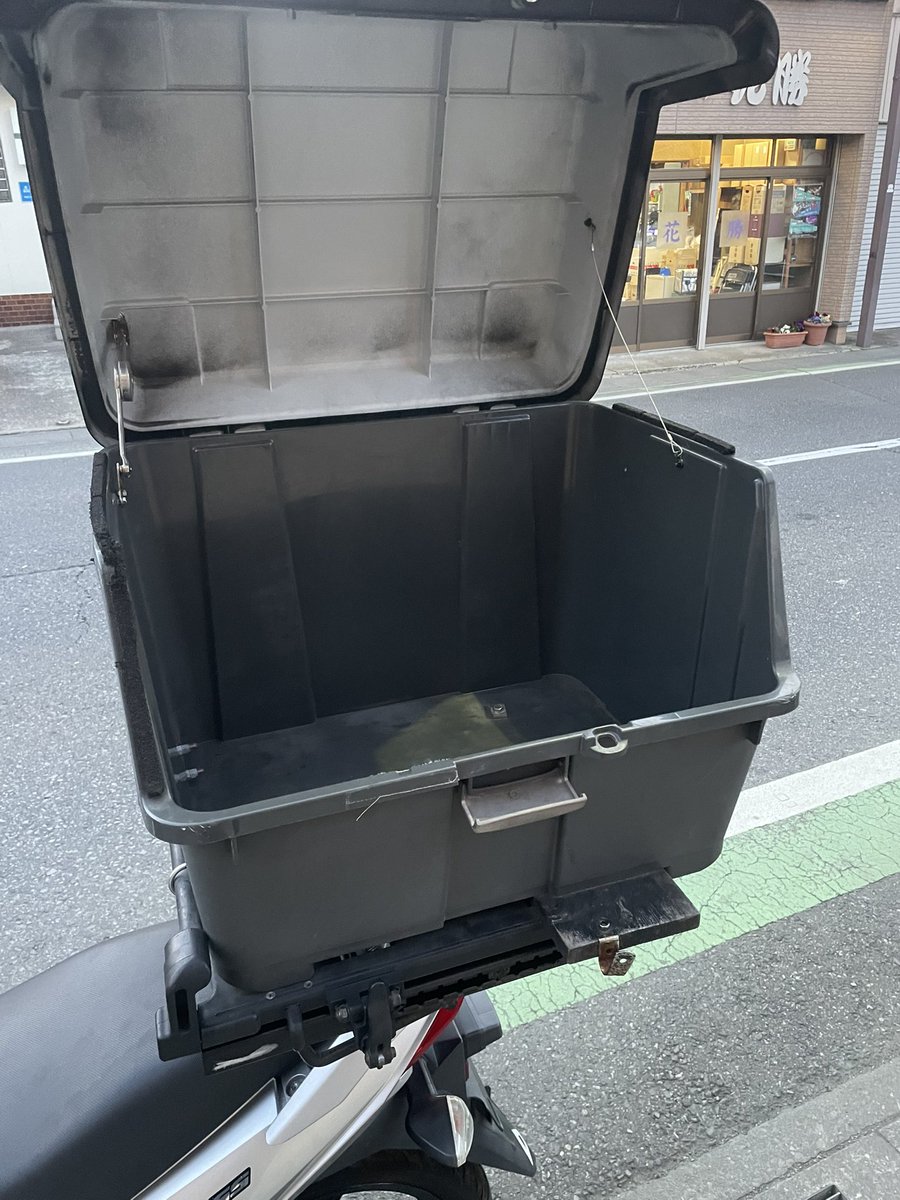 スライドキャリアに箱を載せます 箱は出来る限り前に低く コレが鉄則