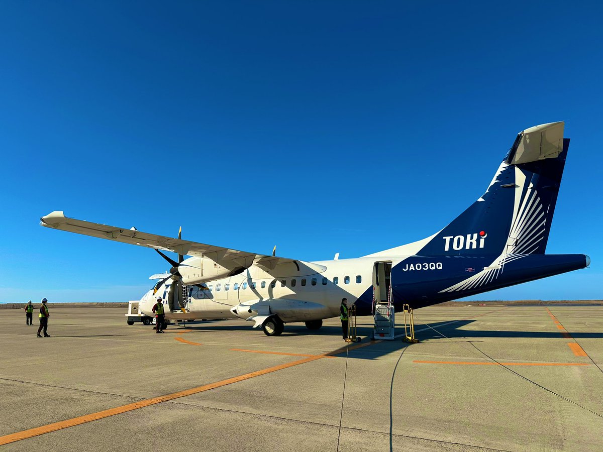 ygboy12's tweet photo. ATR42の翼で松本市と富士山をバックに新潟空港→神戸空港までの約1時間半の空の旅✈️
#トキエア
#空の旅 https://t.co/LUpK7YZMlB