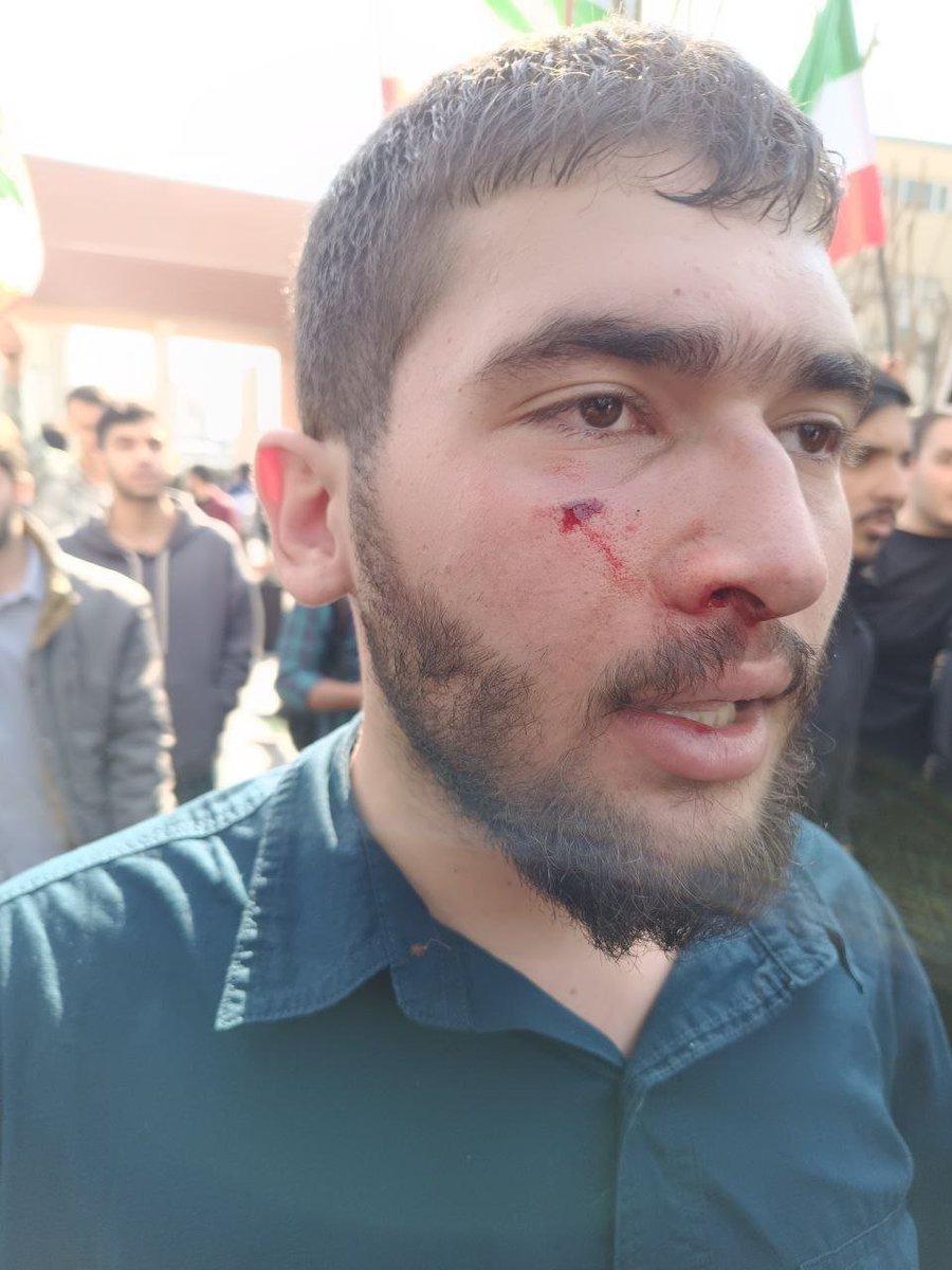 omid_133A's tweet photo. میخواست بچه های مارو تو دانشگا #شریف دستگیر کنه
خودش اول یک سرویس درست حسابی شد

این مزدور رو شناسایی کنید 
عکسش رو منتشر کنید 
تا همه بفهمند کی هست ...
اینا خیلی میترسن.. https://t.co/tlCi7r8OV2
