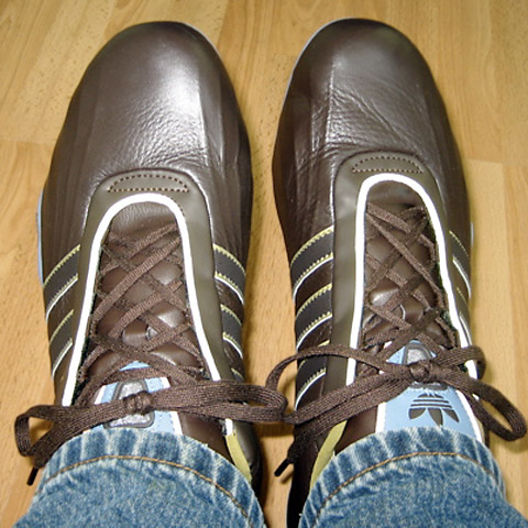 profshoelace's tweet photo. Today's pic from the archives was contributed by John W. in Apr-2008. Brown Adidas Goodyears with white trim laced with brown “Lug Double Back Lacing”.
#brown #white #adidasgoodyear #adidas #goodyear #lugdoublebacklacing #doubleback https://t.co/kUvHi4MhQb