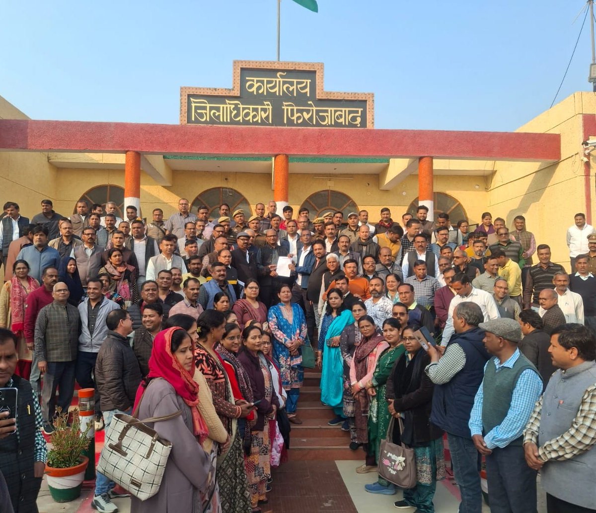 1857 की क्रांति से प्रेरणा
1857 में सैनिकों ने अन्याय को “आदेश” मानने से इनकार किया।
एक चिंगारी ने साम्राज्य हिला दिया।
इतिहास बताता है —
जब सम्मान पर चोट होती है,
तो प्रतिरोध जन्म लेता है।
आज शिक्षक भी वही प्रश्न पूछ रहा है —
क्या सेवा के बीच नियम बदलना न्याय है?
अन्याय जितना