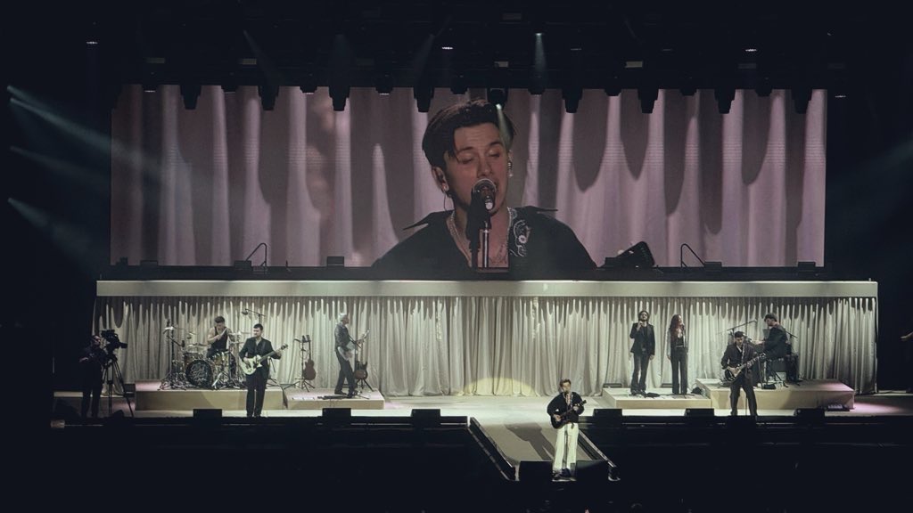 pizarroescenico's tweet image. Formar parte del primer Movistar Arena del mismísimo @wallsitoo ha sido ÉPICO. Crear esto ha sido un curro de otro planeta. Gracias por querernos en este proyecto @jositorudeboy 💙… estoy agotado pero feliz. Viva #walls !!!