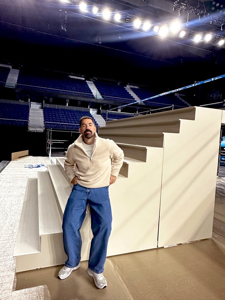 pizarroescenico's tweet image. Formar parte del primer Movistar Arena del mismísimo @wallsitoo ha sido ÉPICO. Crear esto ha sido un curro de otro planeta. Gracias por querernos en este proyecto @jositorudeboy 💙… estoy agotado pero feliz. Viva #walls !!!