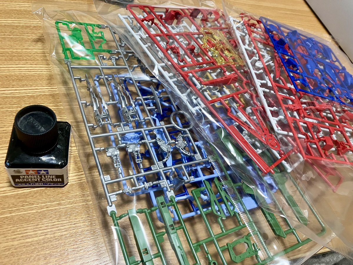 今回はパパッと墨入れだけ！
3連休も相変わらずです。明日はドールイベントに潜入して来ます♪