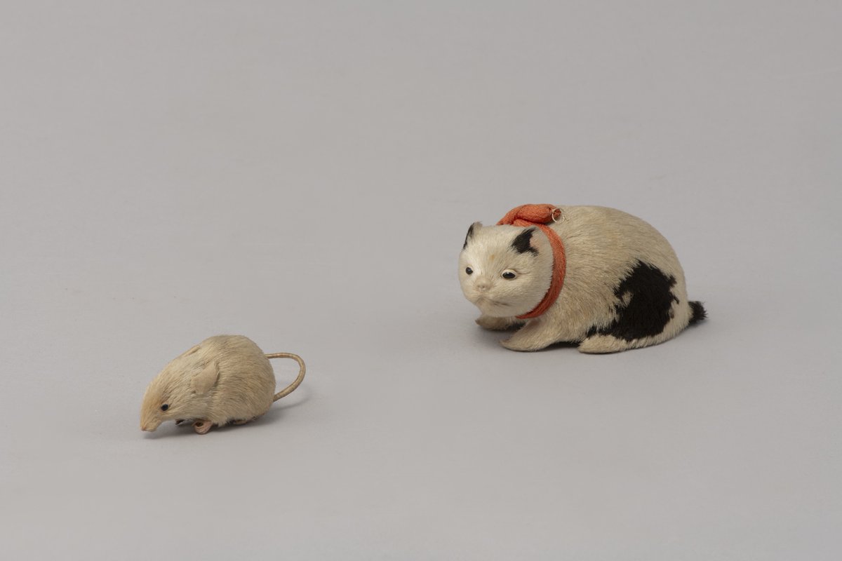 今日は #猫の日 ですね🐾 実は、特別展「雛人形」にも猫さんの姿が
