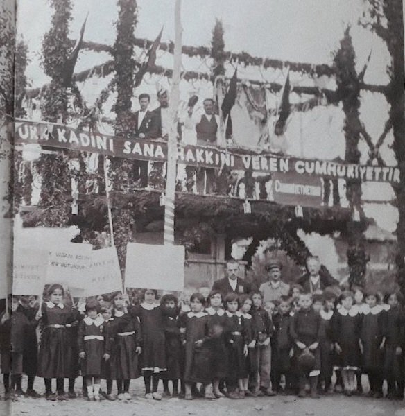 Türk kadını sana hakkını veren Cumhuriyettir