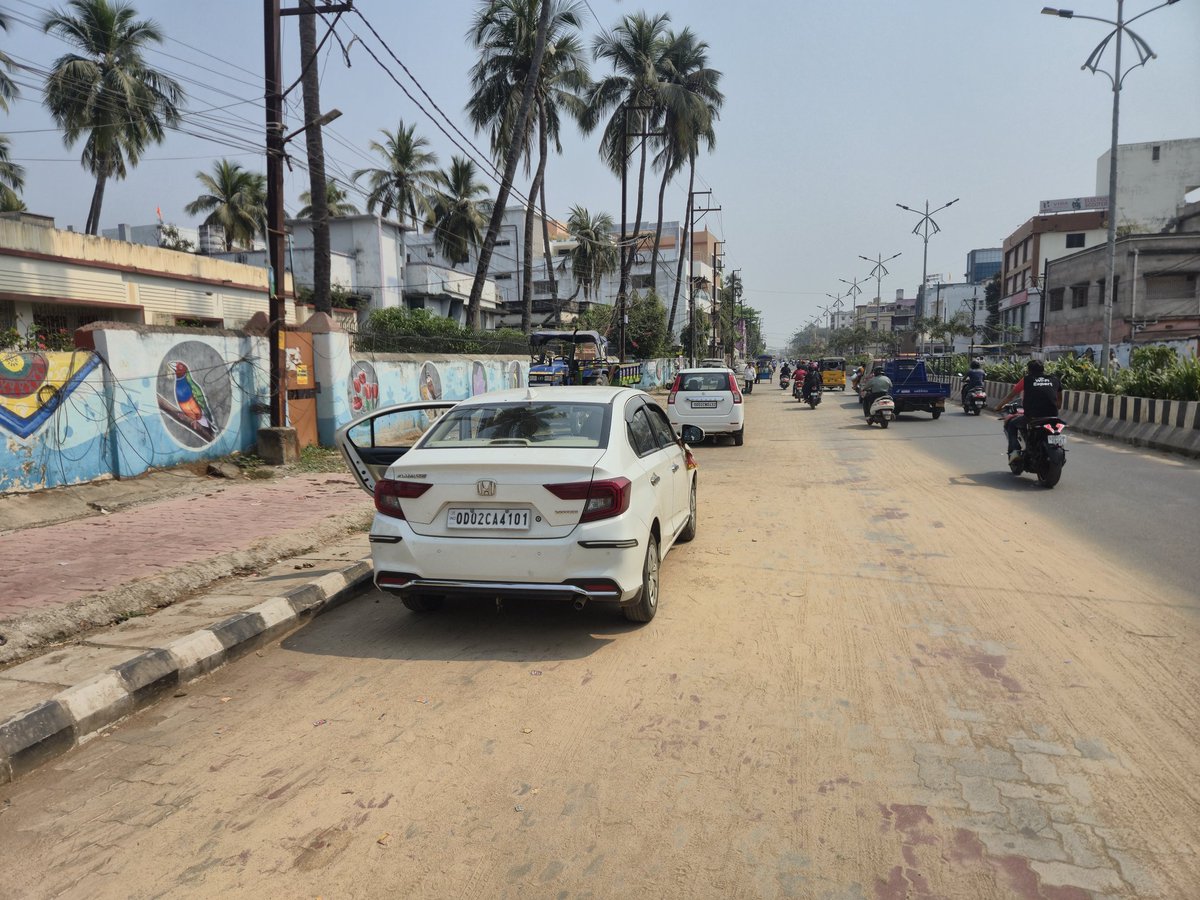 ansupanda's tweet photo. Kudos to @cpbbsrctc for working hard even on a Sunday to help decongest our roads. 🙌
However, illegal parking continues to persist and needs stricter enforcement to make these efforts truly effective. 🚦🚫 https://t.co/S66s0VTGW3