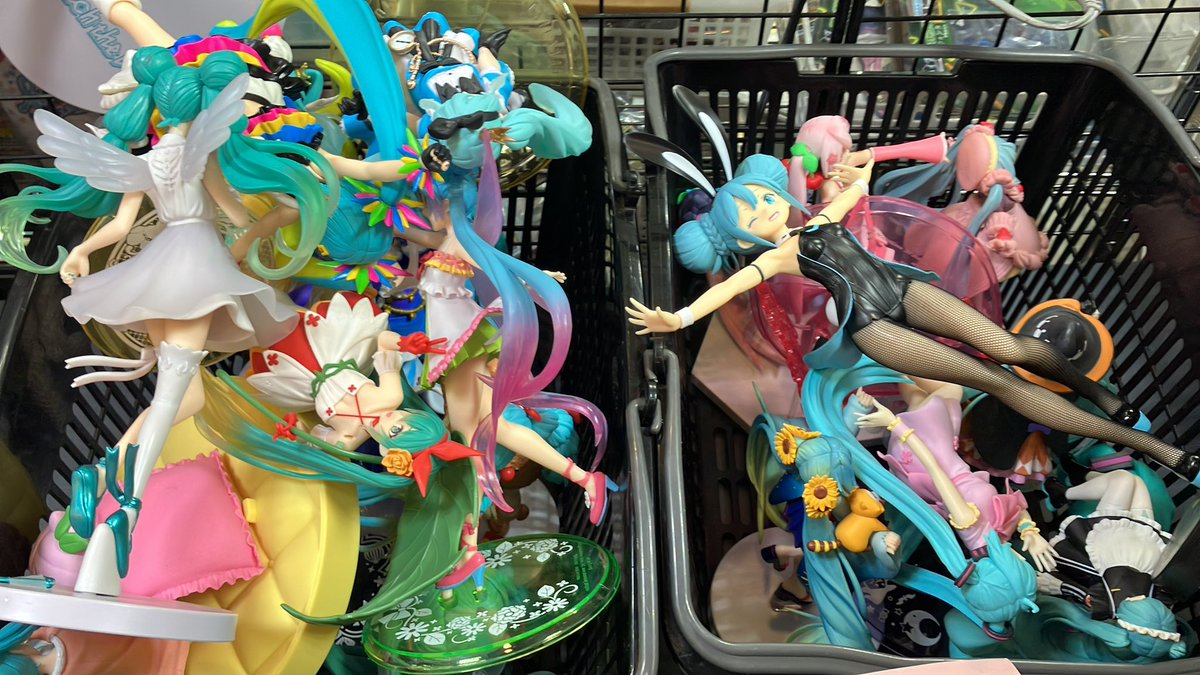 初音ミク 箱無しプライズ 沢山買取致しました〜 箱無しフィギュア