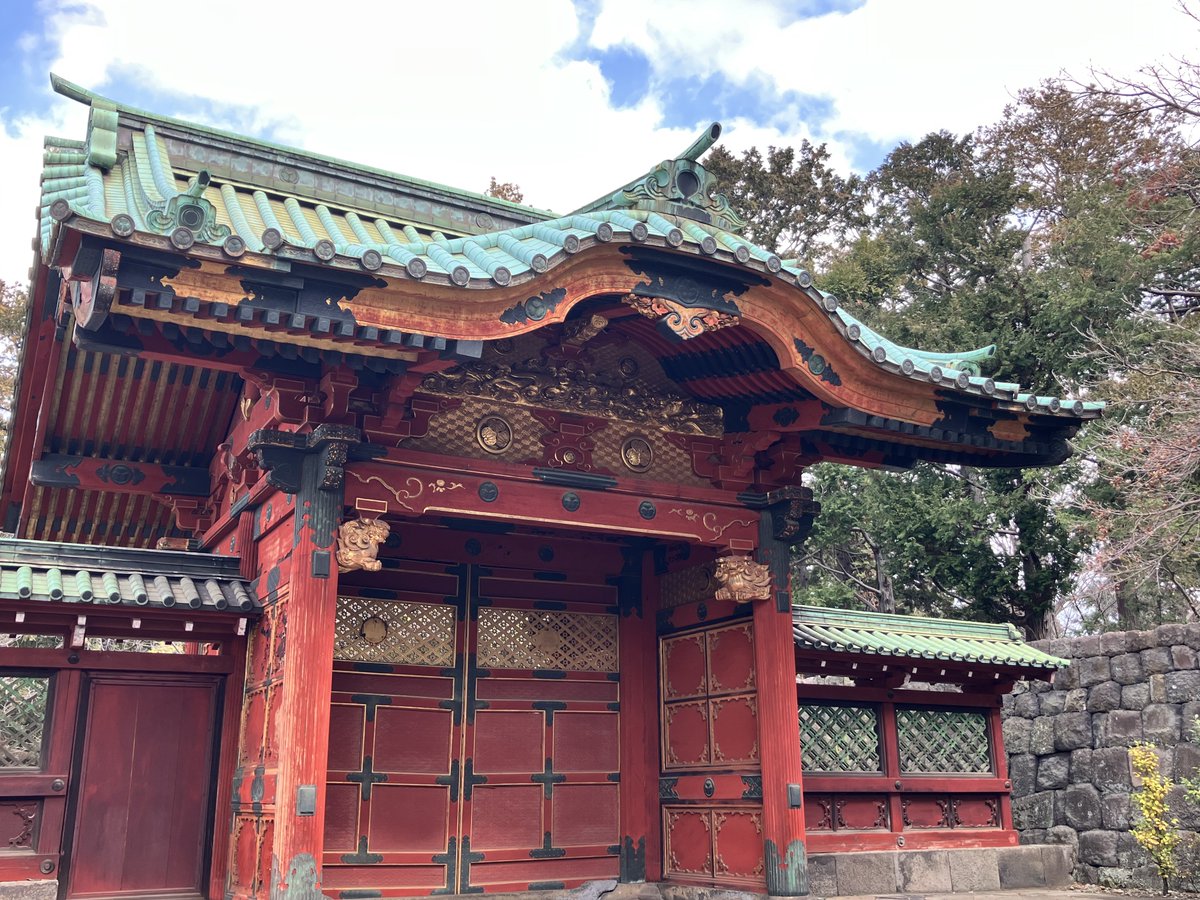 「寛永寺にある、徳川歴代将軍6人が眠る徳川家霊廟(中は非公開)。増上寺と同じく豪華」|にしにしのイラスト