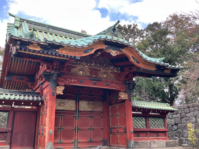 寛永寺にある、徳川歴代将軍6人が眠る徳川家霊廟(中は非公開)。増上寺と同じく豪華な霊廟がありましたが、戦災でほぼ焼失し、残った徳川綱吉の霊廟の勅額門が豪華さを伝えてくれます。