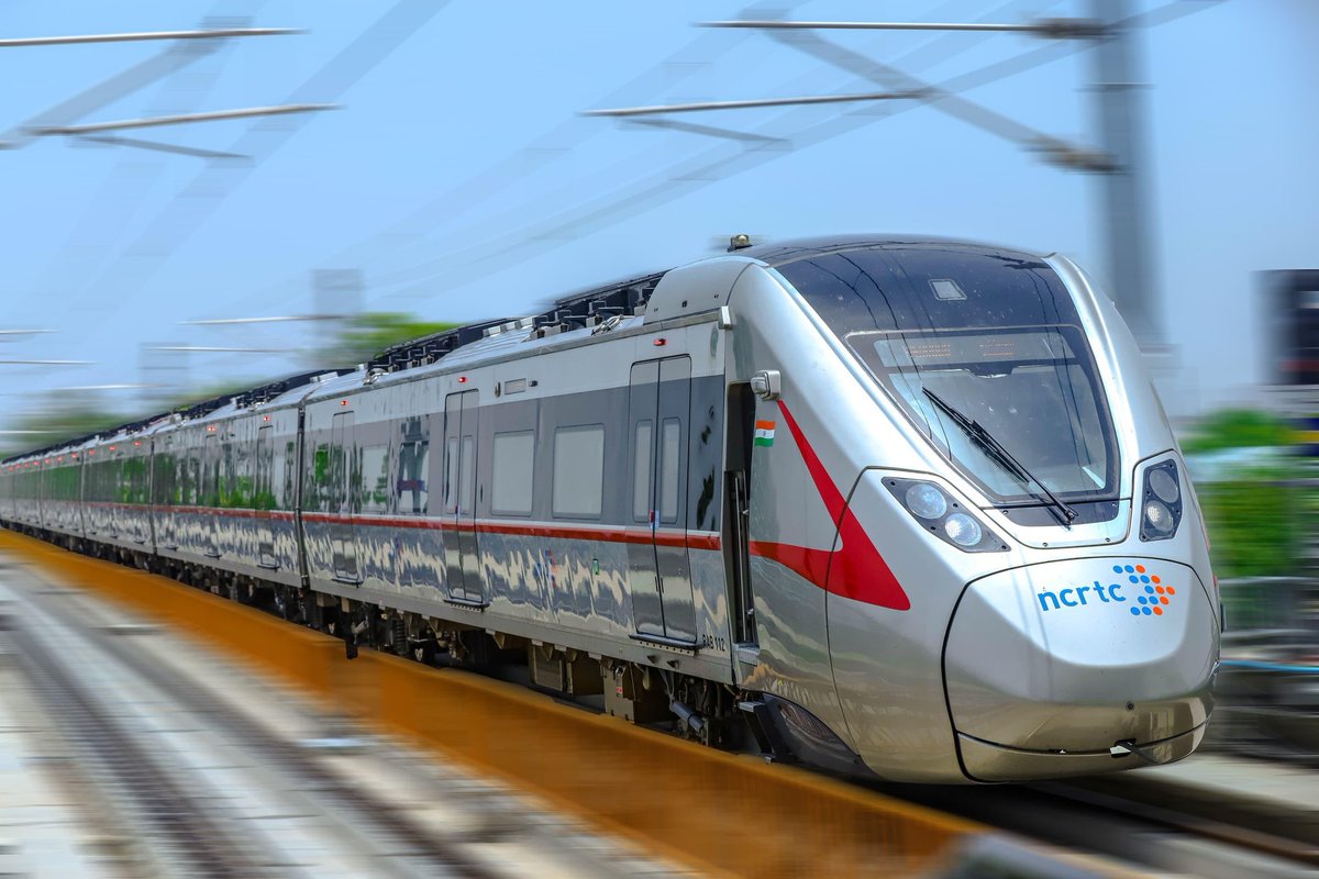 ddnewsSrinagar's tweet image. Photos of the new Namo Bharat corridor set to be inaugurated today by PM @narendramodi , marking a significant boost to regional connectivity and high-speed rail infrastructure.

#NamoBharat #RegionalConnectivity #Infrastructure