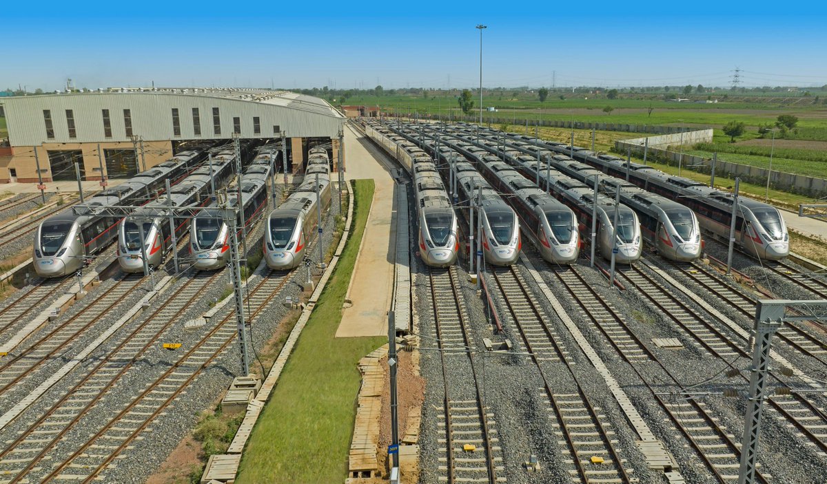 ddnewsSrinagar's tweet image. Photos of the new Namo Bharat corridor set to be inaugurated today by PM @narendramodi , marking a significant boost to regional connectivity and high-speed rail infrastructure.

#NamoBharat #RegionalConnectivity #Infrastructure