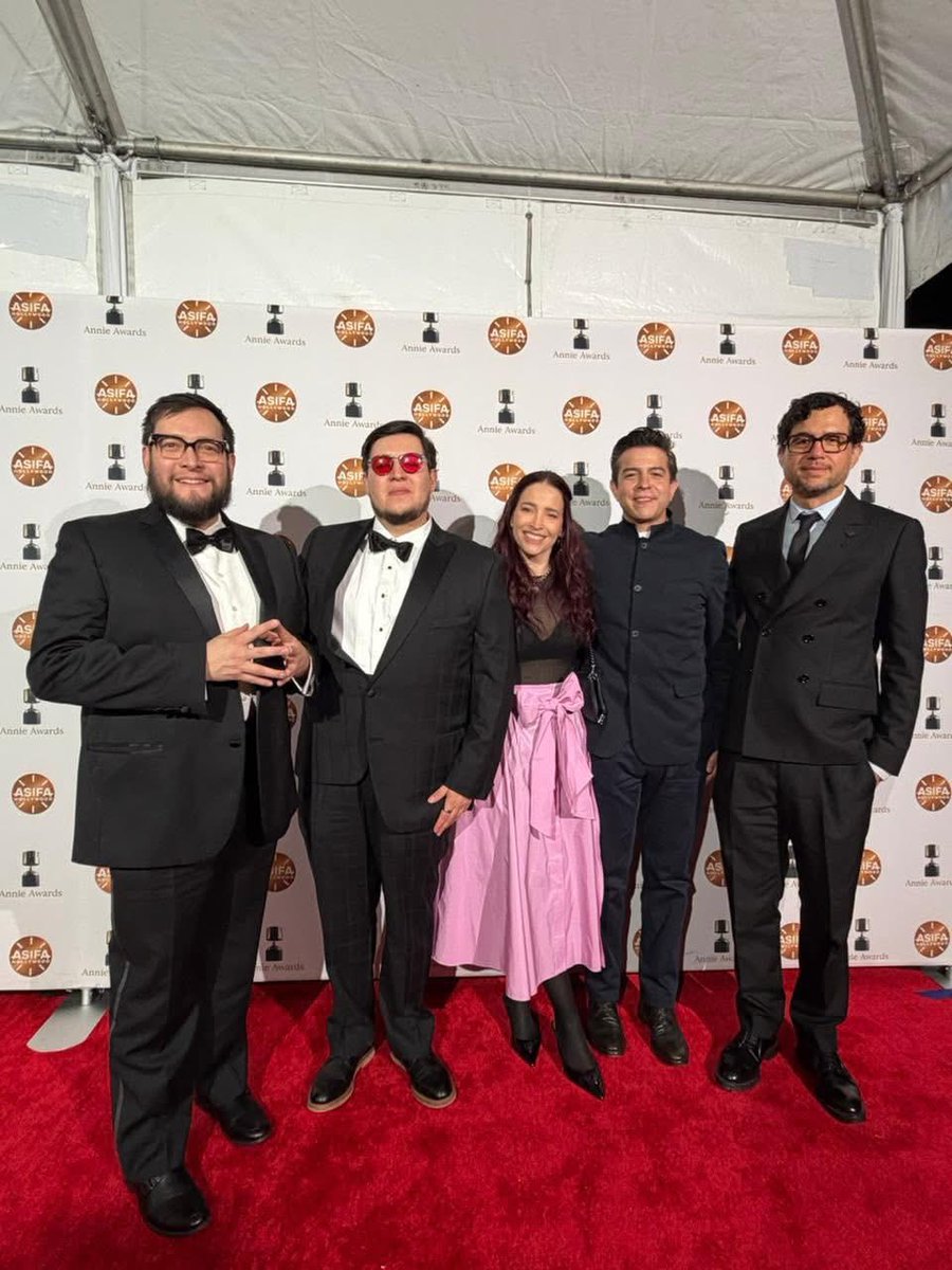 ¡Estuvo increíble! Muchísimas gracias a todos por su apoyo, momentos como estos cambian la vida para bien. Aún no se termina la historia de Frankelda. ¡Gracias, gracias, gracias! 

#annieawards #SoyFrankelda