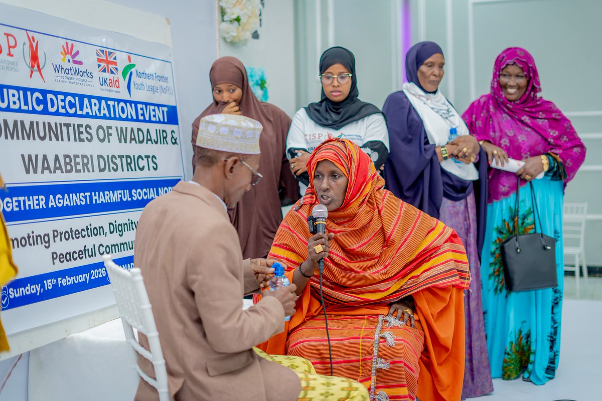 NoFYLSOM's tweet photo. Communities from Wadajir &amp; Waaberi districts made a public declaration against harmful social norms at an event in 📍Mogadishu.

After extensive dialogue sessions, 300+ women, men, youth &amp; leaders pledged their commitment to advance gender equality &amp; protecting vulnerable groups. https://t.co/6hoxRwGyBE