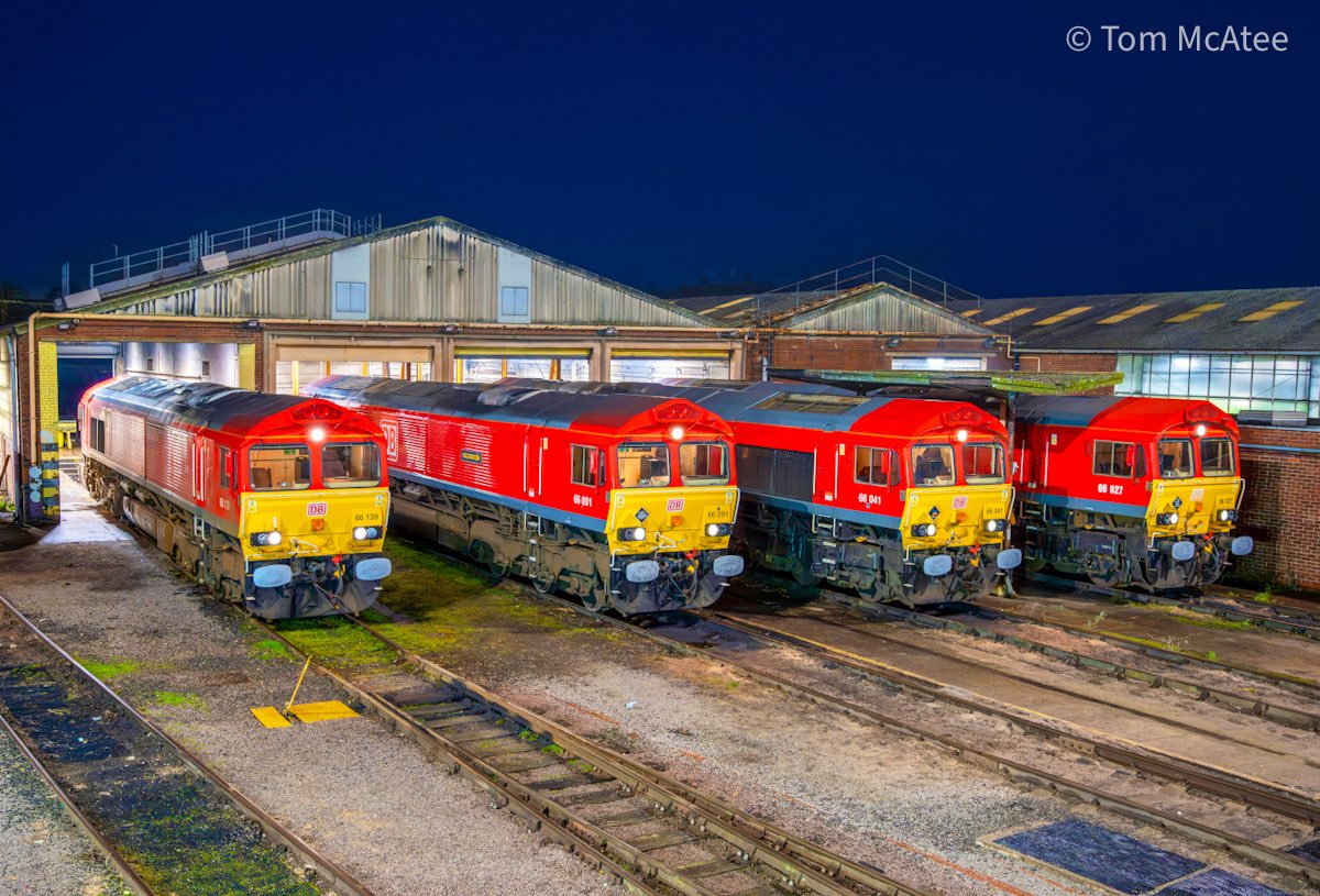 McateeTom's tweet image. DB Cargo 66027, 66041, 66091 &amp;amp; 66139 line up at Knottingley Depot for a charity photoshoot during Dusk last night. 21st Feb 2026. @DBCargoUK 

⭐️ Prints available ⬇️🏞️🚂
railwayartprintshop.etsy.com/uk/listing/446…

#class66 #railways #ukrailways #dbcargo #deutschebahn #yorkshire