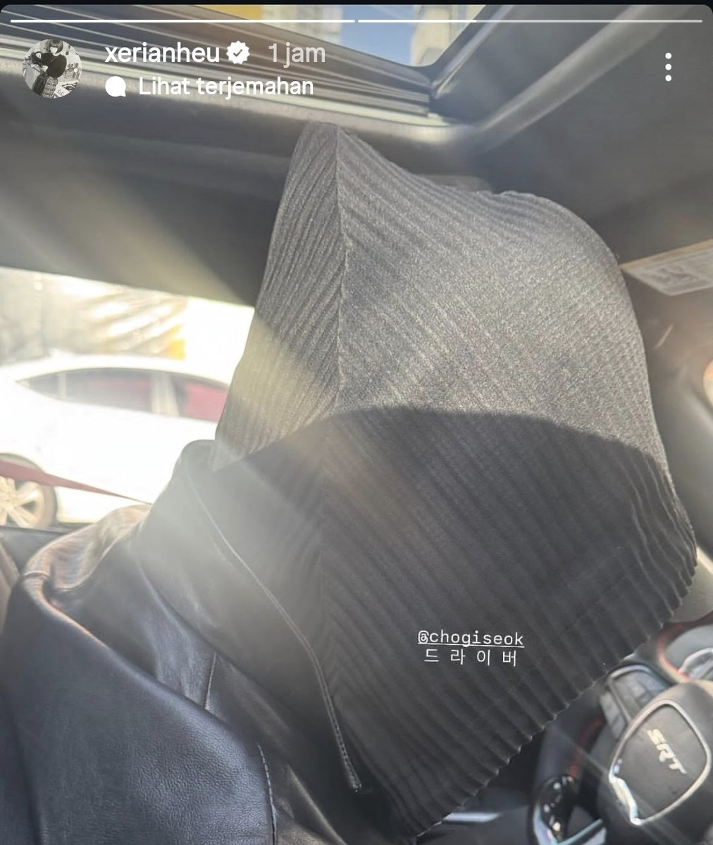 leewonisfp's tweet image. they’re definitely cooking something up for illit