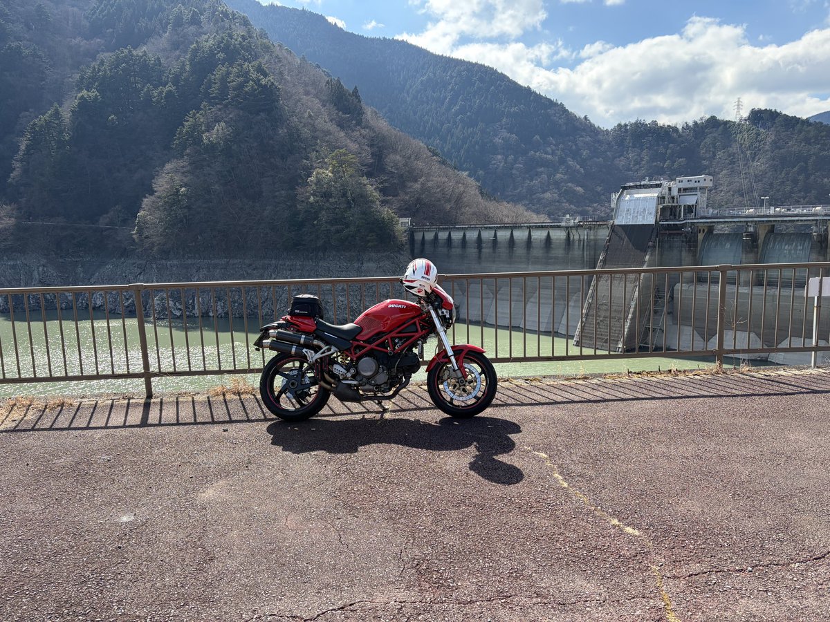 ikkow's tweet photo. 昼前からちょっと時間が出来たので軽く走って来た。
井川ダム〜井川大橋〜長島ダム
井川大橋付近が空っからなのは初めて見た https://t.co/Y3TRGexACn
