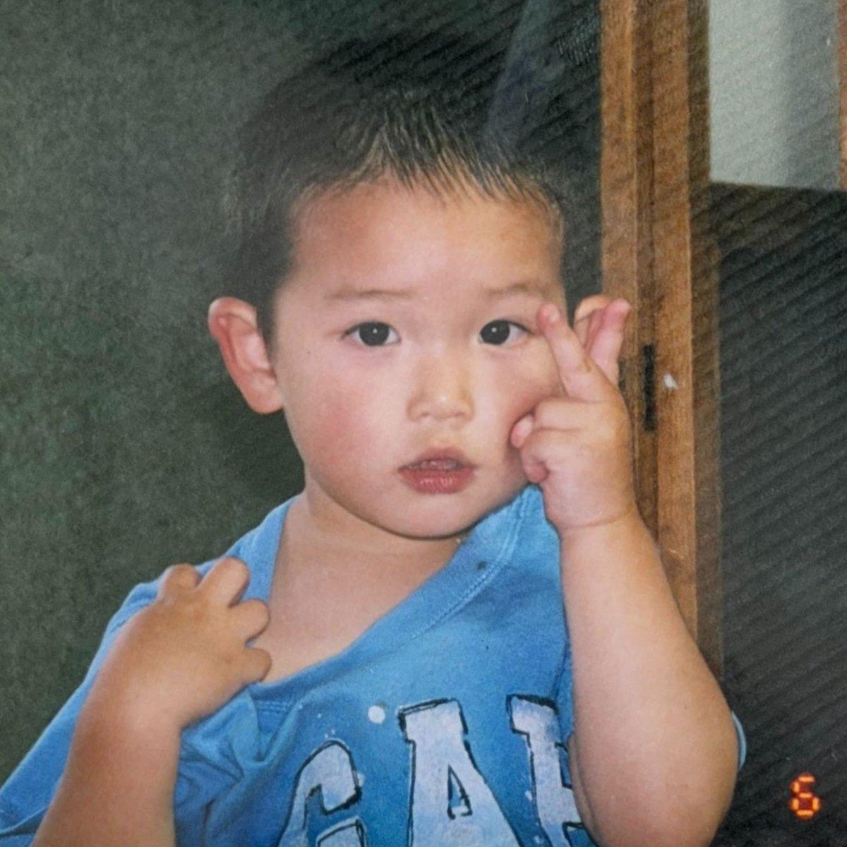 어떡해낫미도리미도리쿤
비록옷을좀쥐뜯고잇지만 언제어디서나 포즈할준비가되어잇어태어날때부터포즈하고태어난아이그냥 당신은연예인하기위해태어난사람(2차가공죄송합니다)