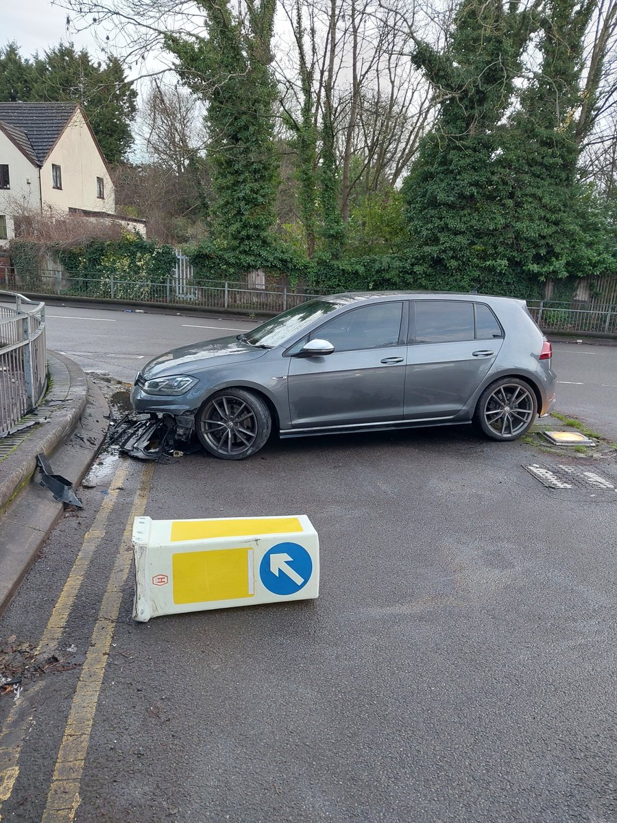 BE_NTF's tweet photo. PCT Stechford:
We Are Currently On Scene Dealing With An RTC At The Junction Of Yardley Rd &amp; Wynford Rd #AcocksGreen #Birmingham This #Volkswagen Golf R Was Found Abandoned. 
Enquiries Ongoing To Trace The Owner &amp; Ascertain What Happened. ##ProActivePolicing https://t.co/HECYDxlyAH