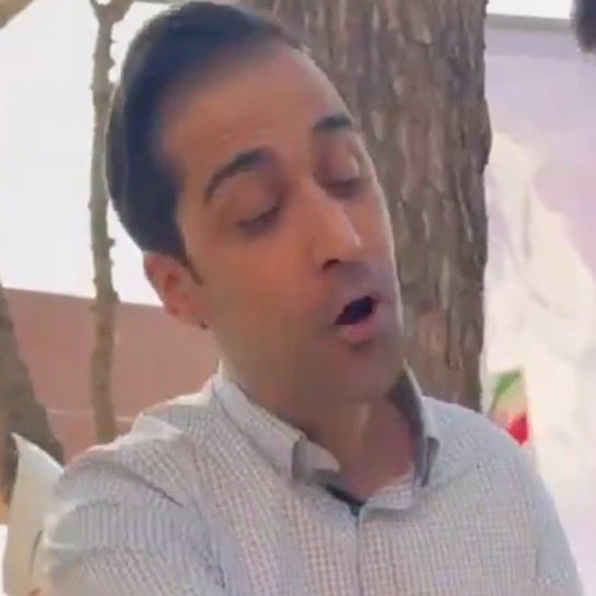 ImanOracle's tweet image. میگن موساد مردم کشته، پس چرا این حرومزاده میگه برو رفیقات تو کهریزک پیدا کن.
#IranMassacre