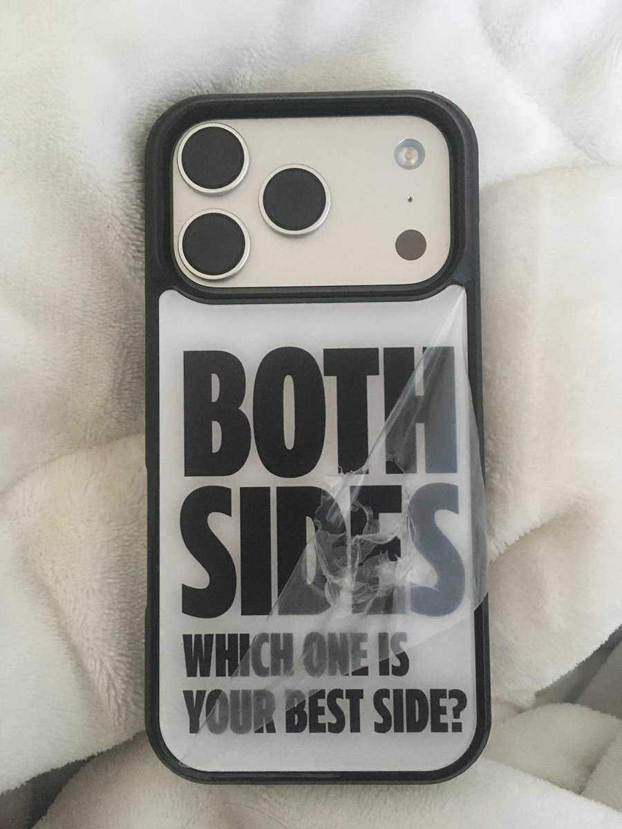 폰케이스에 필름 붙어잇는거 나만 몰랐던거야?
갑자기 벗겨져서 개놀램..ㅋㅋㅋ