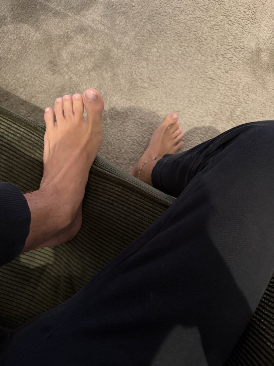 Feetboii156411's tweet photo. Come lick them 👅 https://t.co/nBb6yEr4uM