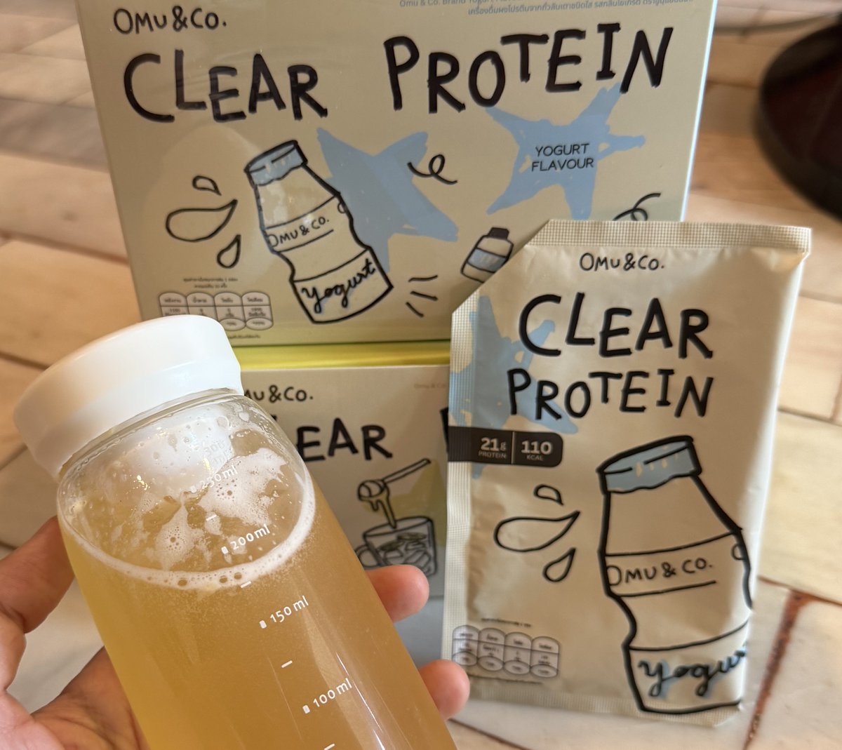 รีวิว 
PROTEIN SOUP
(ครั้งแรกที่กินโปรตีนแบบซุปอุ่นๆ)
-กลิ่นหอมทรัฟเฟิล ละมุนๆ

CLEAR PROTEIN 
Honey lemon tea 
-เปรี้ยวอมหวานนิดๆ

Yogurt 
-เปรี้ยวหวาน คล้ายนมเปรี้ยว 

ชอบ รสซุปทรัฟเฟิลที่สุด

#Omuandco