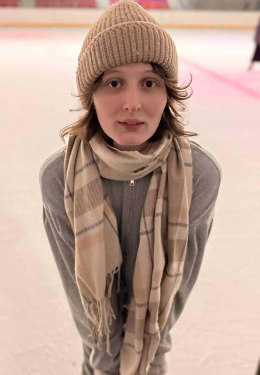 c0ralynx's tweet photo. I'm relaxing on the weekend. My hobby is figure skating🐼 https://t.co/junogSxZPs