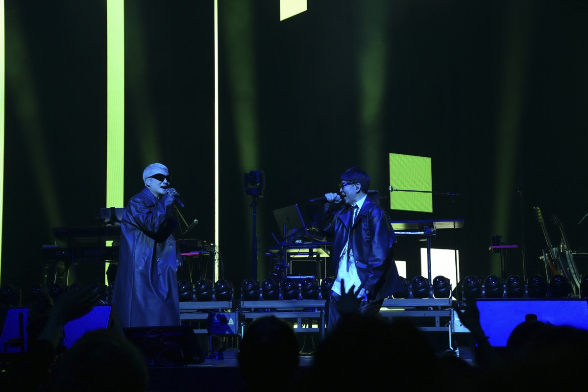 LiveenMu's tweet photo. m-flo、25周年記念公演で見せた唯一無二のスタイル! https://t.co/GPmHV6tR9I 
#mflo #VERVAL #Taku #LISA #SUPERLIMINAL 
@mflo_official @takudj @VERBAL_AMBUSH https://t.co/pkZhSYQDJC