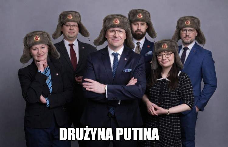 Captain Obvious (@robm0rm0nt) on Twitter photo 