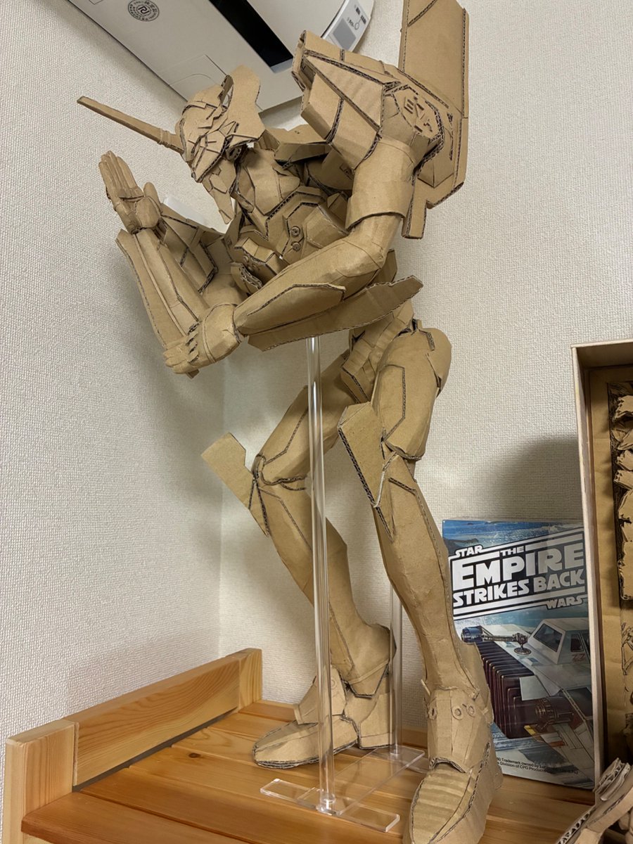 ダンボールエヴァ初号機、修復完了！腕と足を着脱式に変更しました。アクリル台も新調して良い感じです！