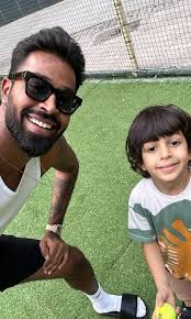 ब्रेकिंग: 
हार्दिक पंड्या ने Ex-Wife नताशा और बेटे अगस्त्य को लैंड रोवर डिफेंडर गिफ्ट किया

तलाक के बाद भी जिम्मेदारी का पूरा निर्वाह।
नताशा के डाउनफॉल की अफवाहों पर लगा पानी।
हार्दिक ने दिखा दिया कि अगस्त्य की मां को अकेला नहीं छोड़ा।
क्लास और कमिटमेंट की मिसाल

लोग कहते हैं