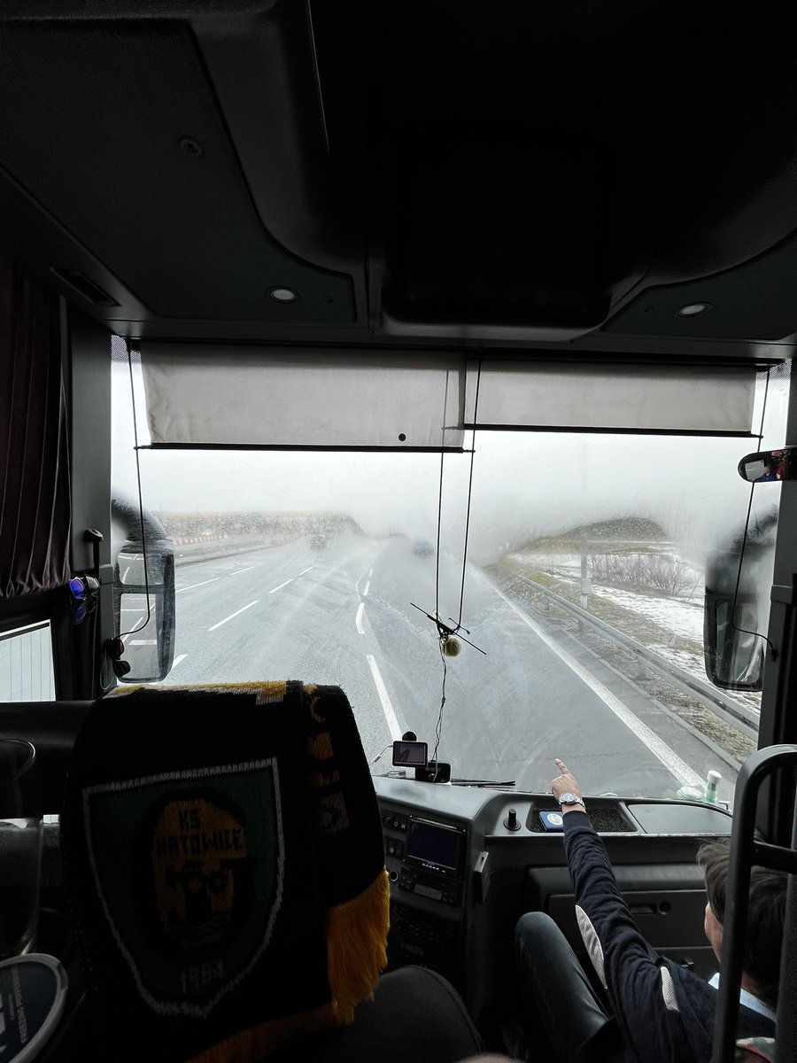 polo64_'s tweet photo. Niedziela 12:15, Gdynia. Jest kilka plusów dodatnich, jest kilka plusów ujemnych. 
#GieKSaTwitter https://t.co/oeDK5OnWns