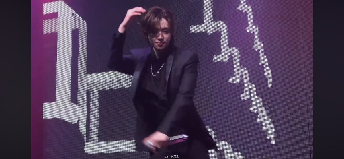 ㄹㅈㄷ 무대 볼때마다 하늘에 반짝이는 별인거 같이 닿을 수 없다는 벽이 느낌