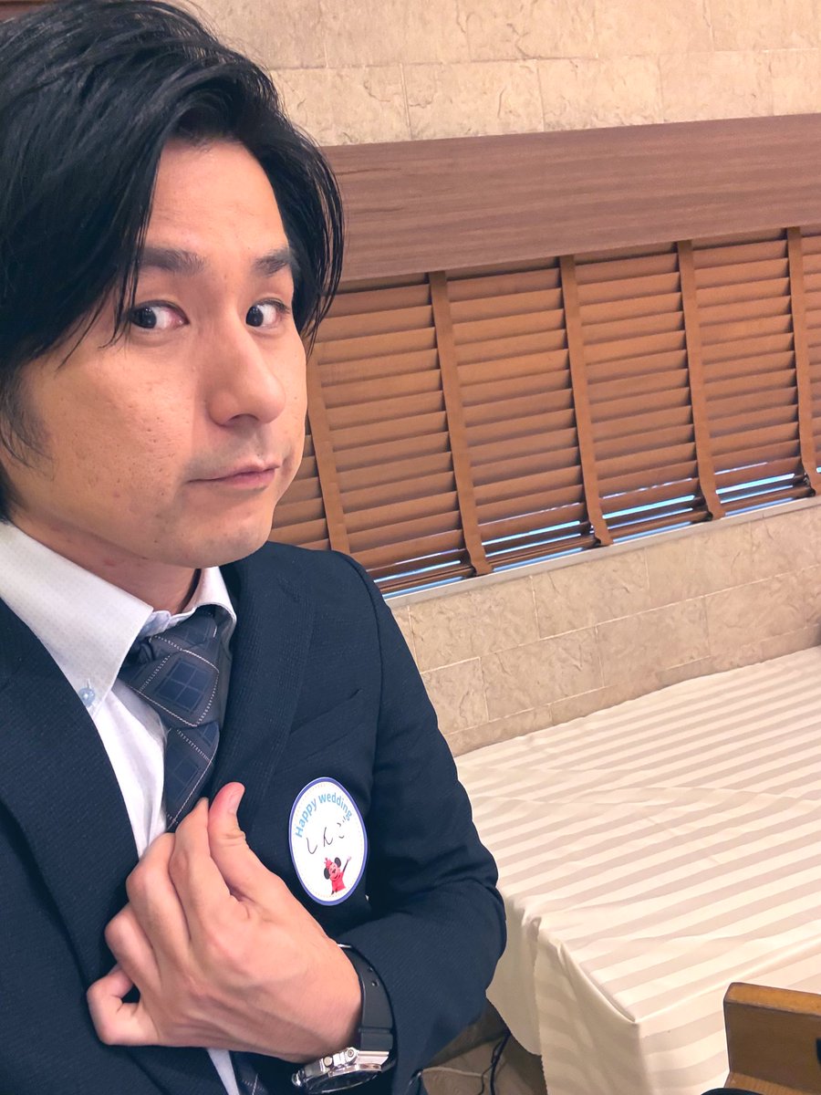 本日は披露宴司会
ディズニー大好きな新婦さん
会場もディズニー演出沢山で楽しい🤩

僕の『ディズニーにまだ行った事が無い事』がバレない様に楽しく進行させていただきますっ！！

ハッピーウエディング㊗️

#名札シールを付けて