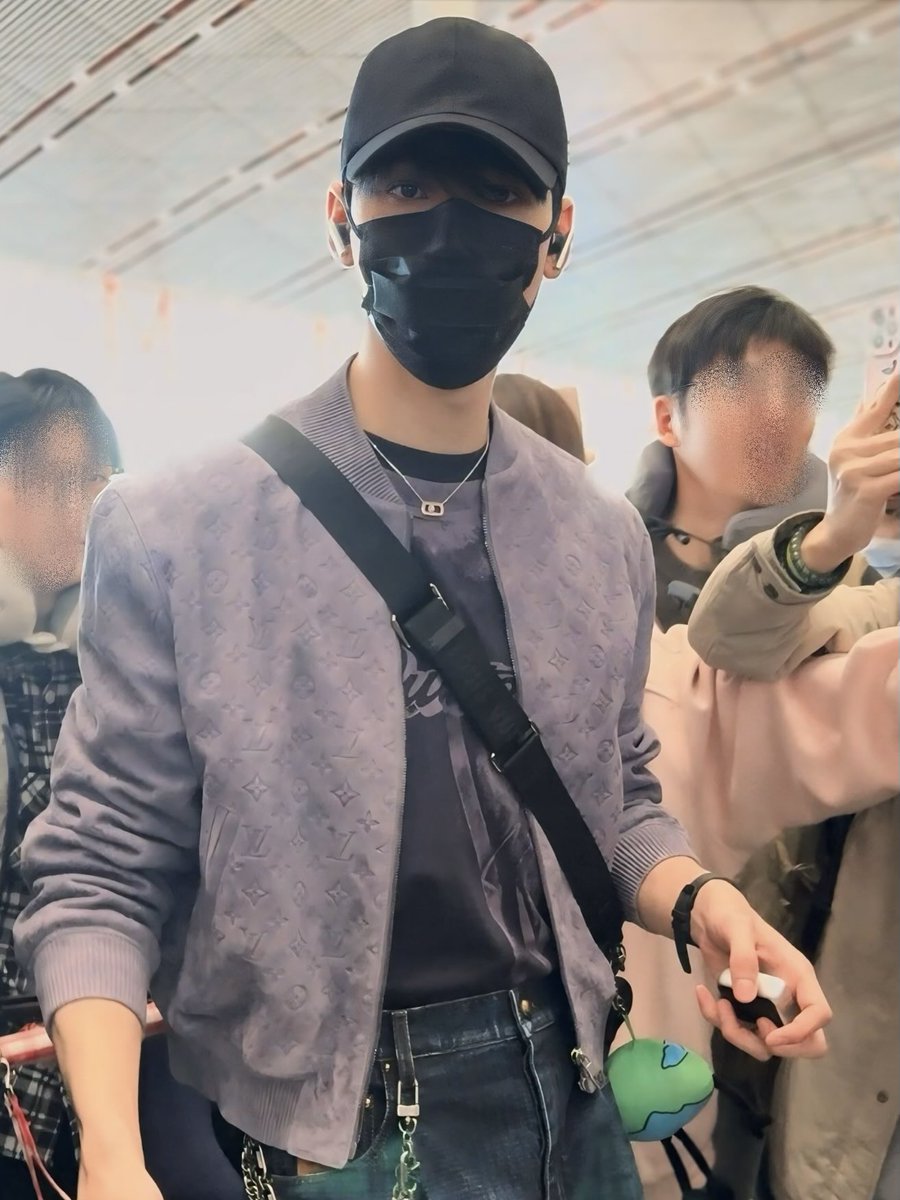 Gong Jun will leave for New Zealand today for shooting of the variety show WowTheWorld2! Have a safe flight! ✈️
#GongJun