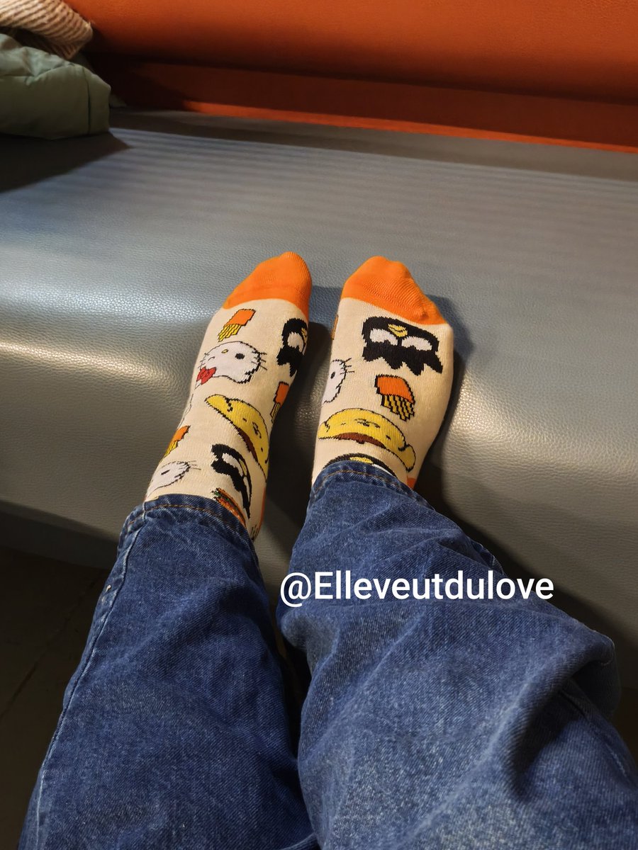 elleveutdulove's tweet image. Tenez les clebs 💋
Admirez les pieds de votre reine (et oubliez pas un p'tit virement PayPal 👀)
#moneyslavefrancais #Moneymiss #fetishism #feetfetısh #feetِ