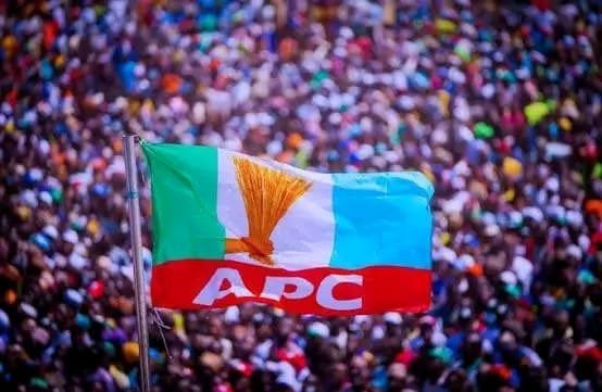 Blueprint_ng's tweet photo. 🚨 BREAKING: APC takes 3 LGAs, PDP wins 1 in FCT polls.

APC clinched AMAC, Kwali and Bwari, while PDP secured Gwagwalada. INEC is yet to declare results for the remaining two area councils.

#FCTElections #INEC #APC #PDP #NigeriaPolitics https://t.co/b6eHw1IFaG